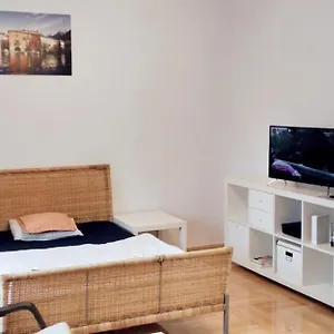 https://apartament-hallera-square-warsaw.warsawhotelspoland.com